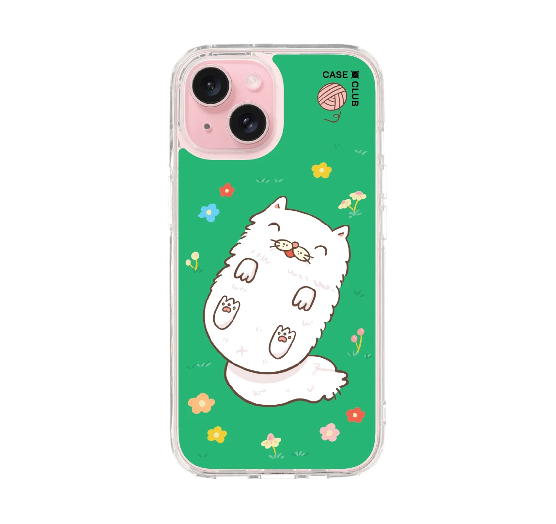 แมวเปอร์เซียในสวนดอกไม้สีเขียว